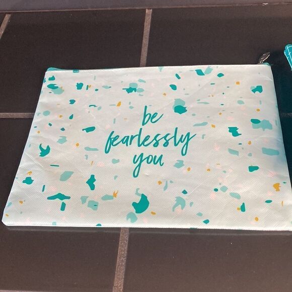 Thrive Causemetics 3 pack of cosmetic bags - Picture 3 of 10